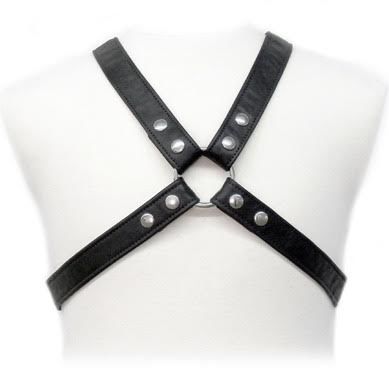 LEATHER BODY – ARNÊS BSICO DE COURO CORPORAL NA VESTURIO