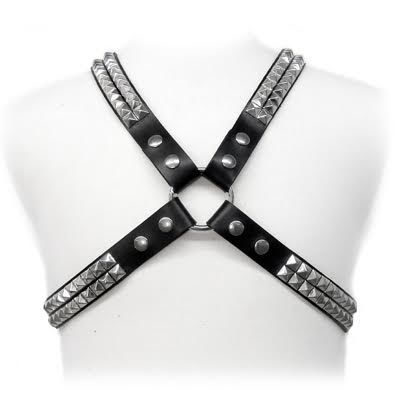 LEATHER BODY – PIRMIDE STUD ARNESS