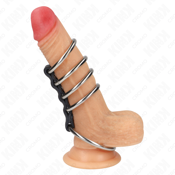 KINK – 5 ANÉIS DE PÊNIS DE 3,7 CM A 5 CM DE METAL CONECTADOS POR COURO