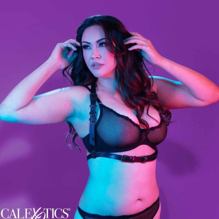 CALEXOTICS – EUPHORIA PLUS SIZE HALTER FIVELA ARNÊS PRETO